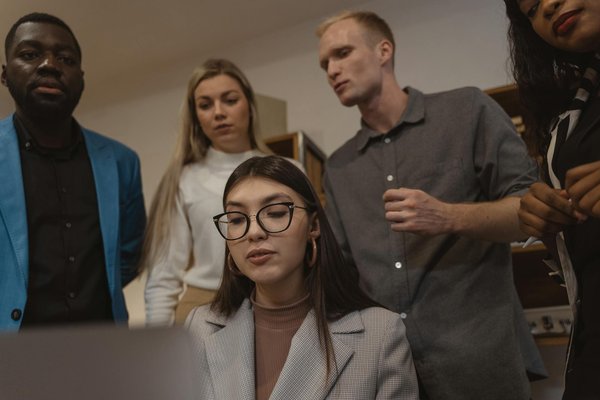 Stratégies Innovantes pour l"Implémentation de Solutions de Gestion des Talents Basées sur l"IA dans les Entreprises de Services